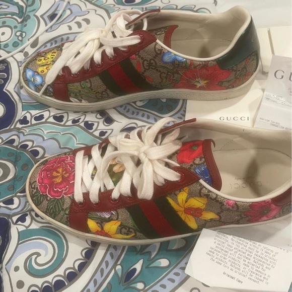 Gucci Artistic Red and Green Sneakers with Canvas Upper - Picture 1 of 5